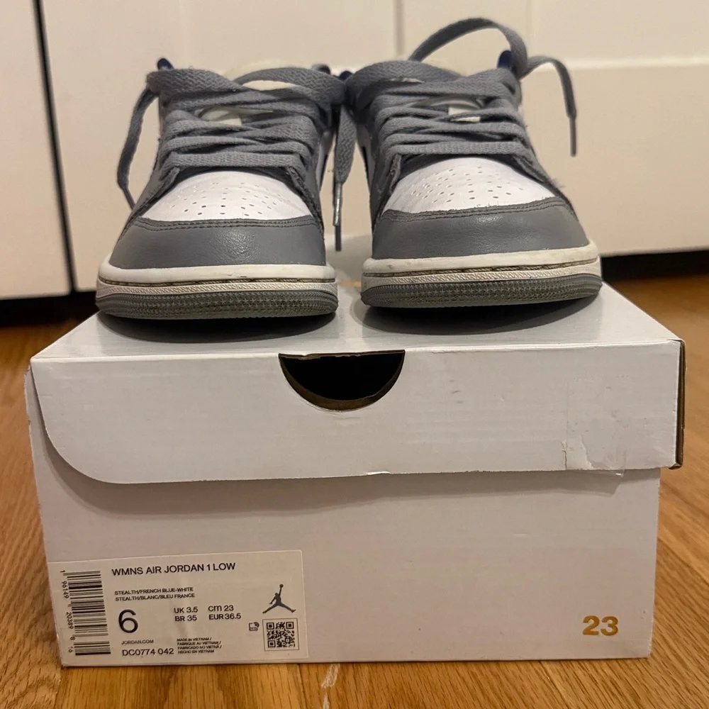 Jordan Women Sneakers in Navy Blue, White, Gray